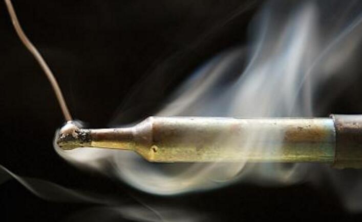 電烙鐵煙霧——焊錫香蕉乱伦视频