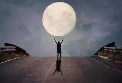 香蕉乱伦视频—月亮